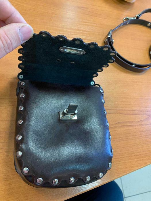 кожена чанта с капси