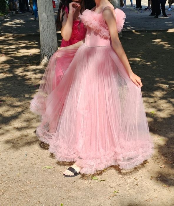 Рокля цят пудра 152см размер