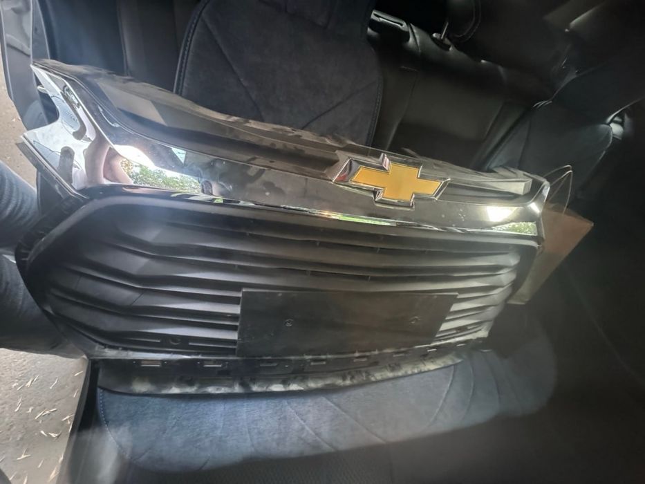 Решетка облицовка Tracker 2 Premier