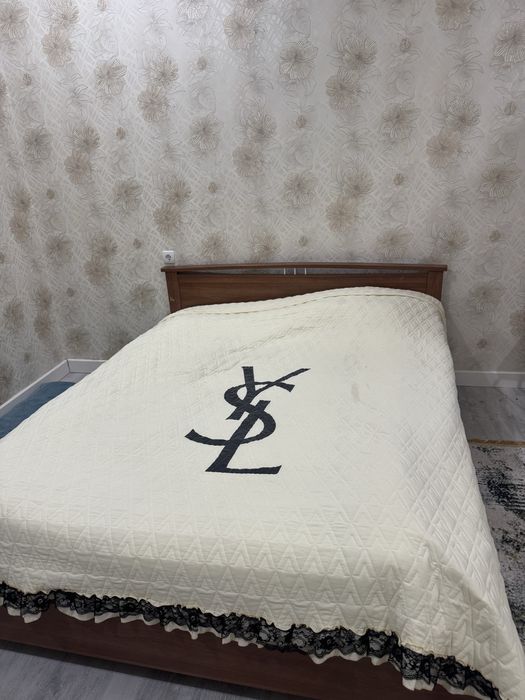 Двух спальный кровать