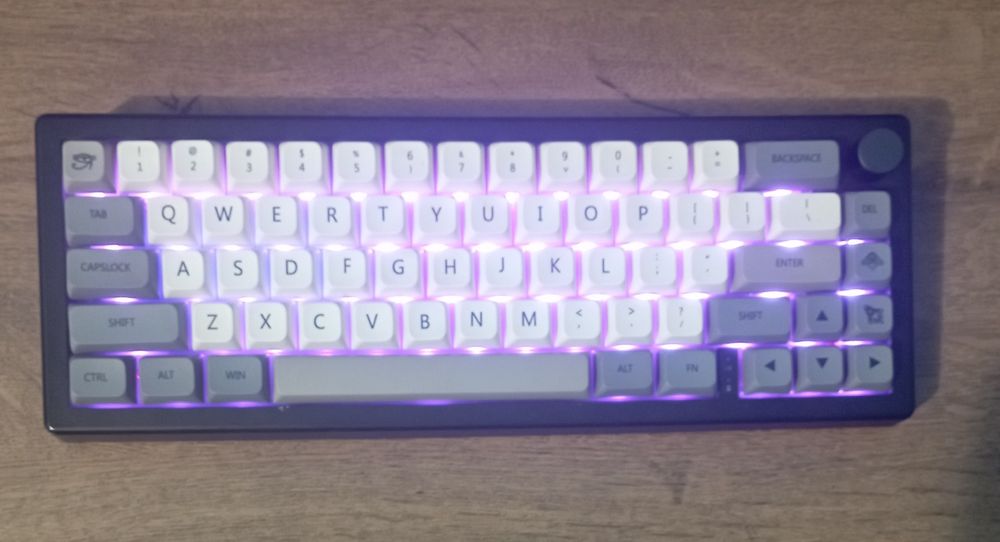 Tastatură Mecanică Custom GMK67 - Pachet Complet - Stare Impecabilă