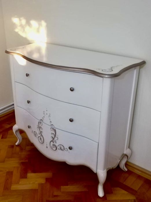 Comoda cu trei sertare