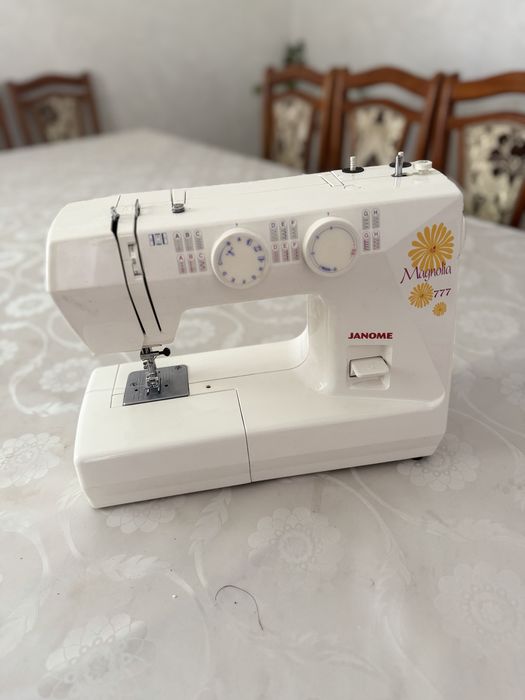 Швейная машина janome