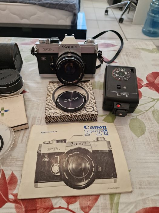 Продава се фотоапарат canon FTb