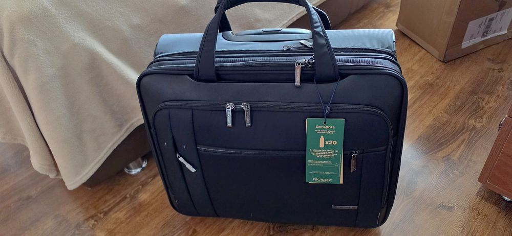 Troller Samsonite pilot aviator