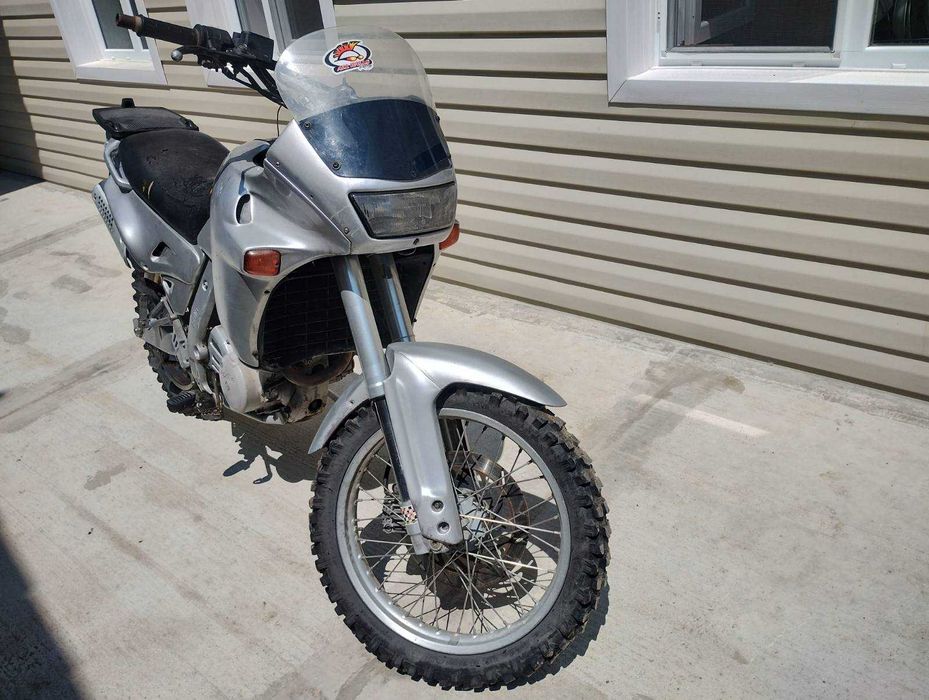 Априлия пегасо  на части