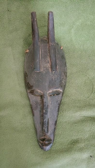 Masca africană lemn sculptat – stil tribal autentic