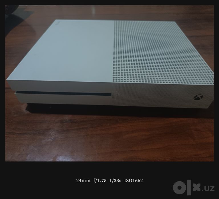 Xbox one s , 1 ta  joystick va 2 ta oyini bilan