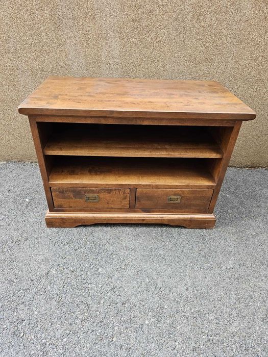 Аудио шкаф изработен изцяло от масив