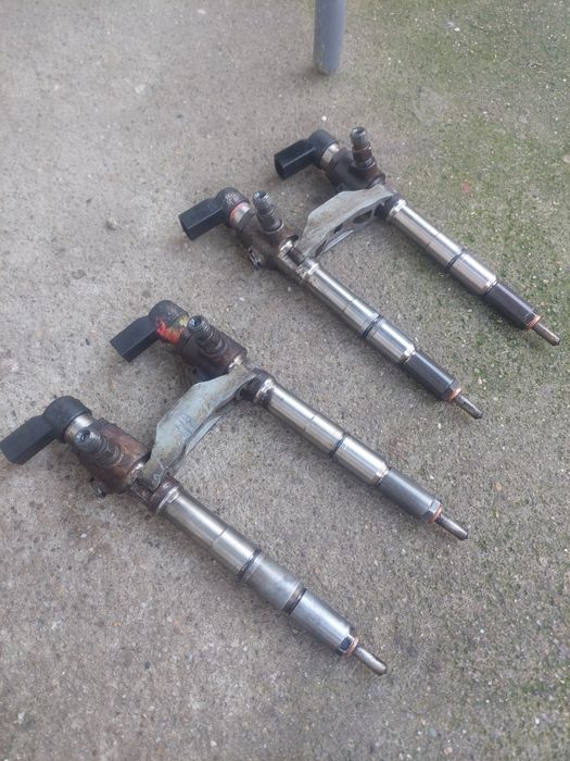 Vând injectoare,rampa injectoare,alternator,electromotor piese 1.6 cay