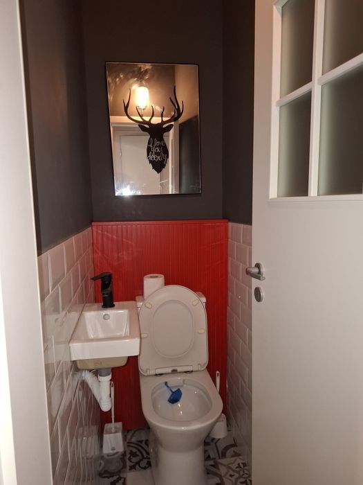 Ofer spre închiriere ap. 3 camere pe str. Sărărie, vizavi de facultatea de Arte și la 4 minute de mers pe jos până la parcu Copou!