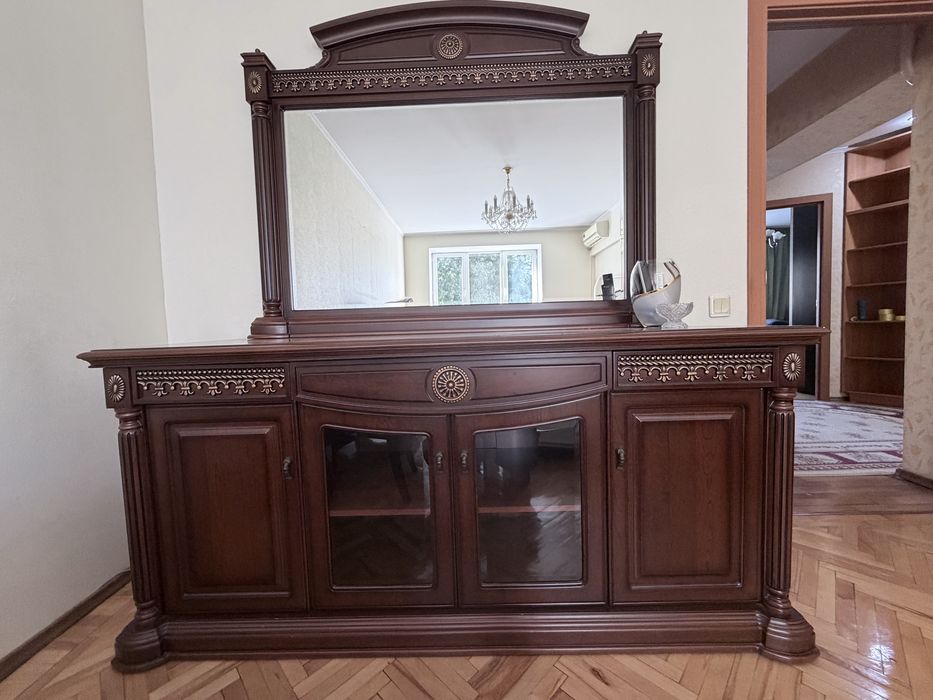 Продается тумба с зеркалом