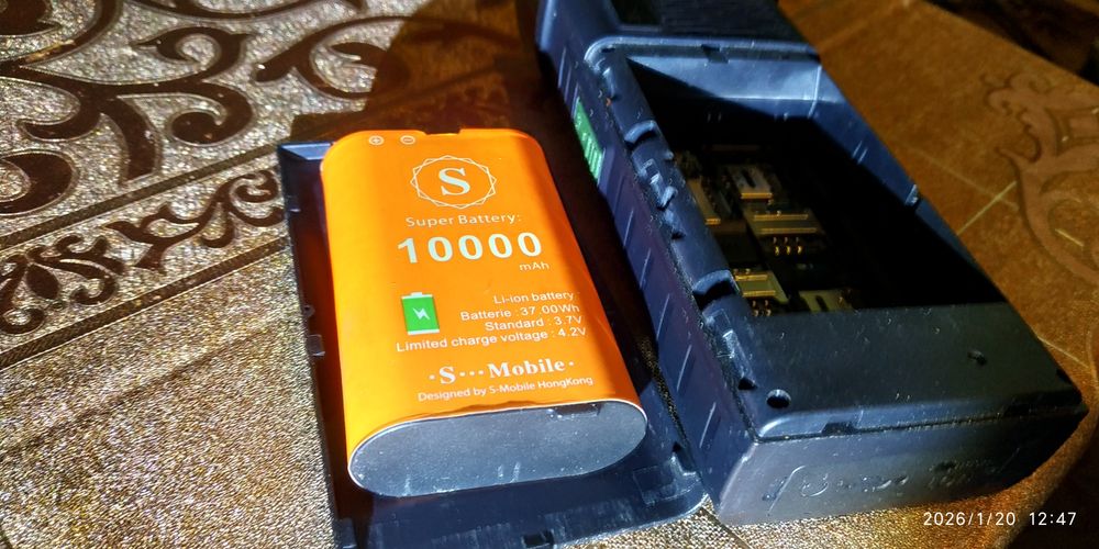 Продаётся 4х симочный телефон.