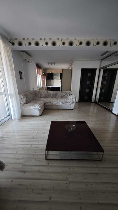 Proprietar, ofer spre inchiriere apartament cu 2 camere, plus terasa tip rooftop