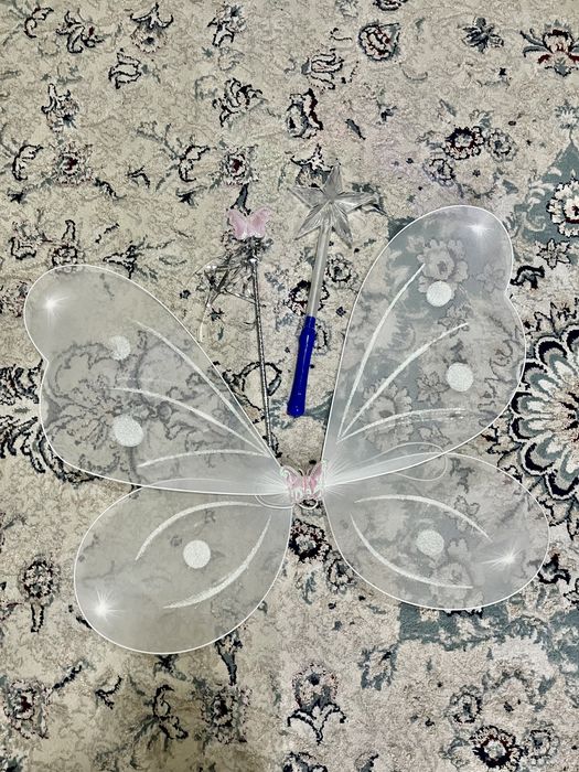 Продам парик, и крылья бабочки