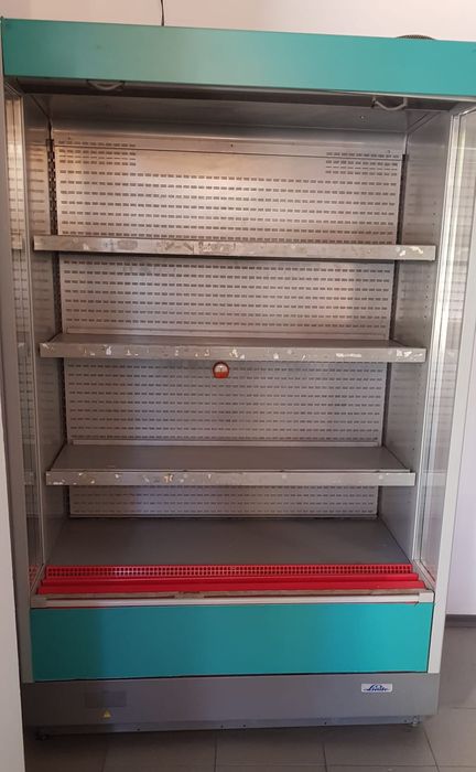 Продавам хладилно оборудване за магазин