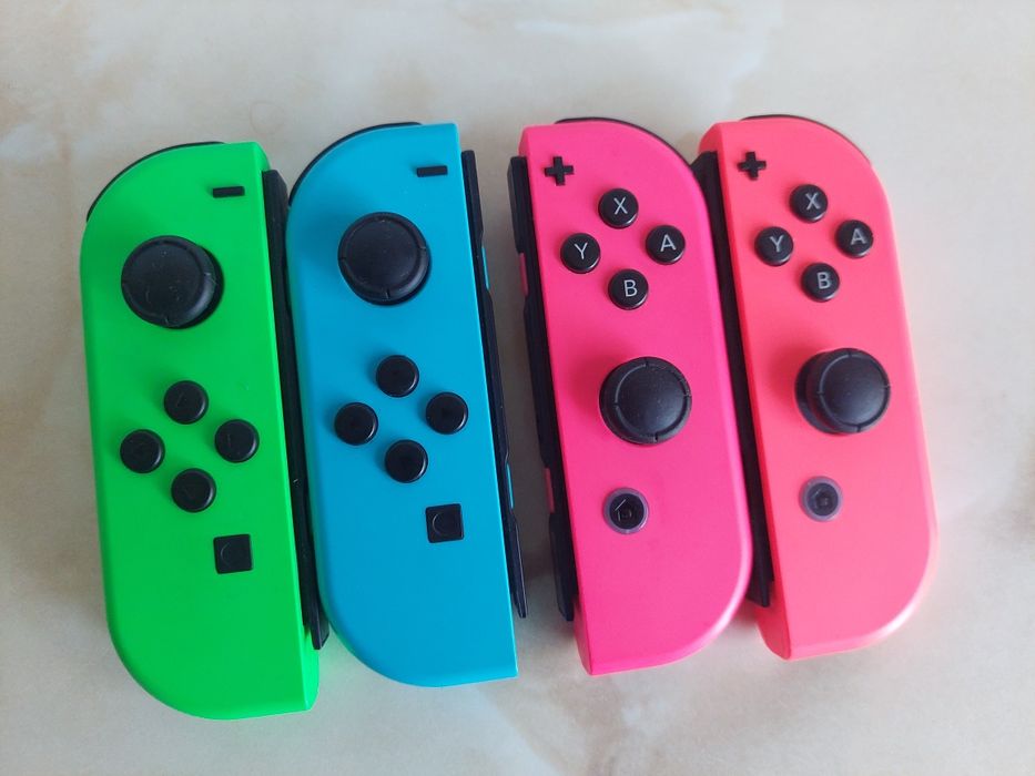Vând două perechi de Joy-Con uri pentru Nintendo Switch //poze reale