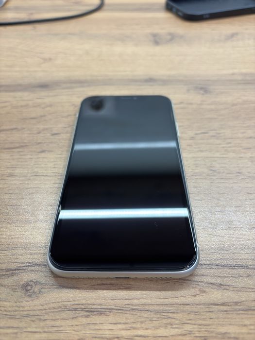 Айфон 11, 128 ГБ.