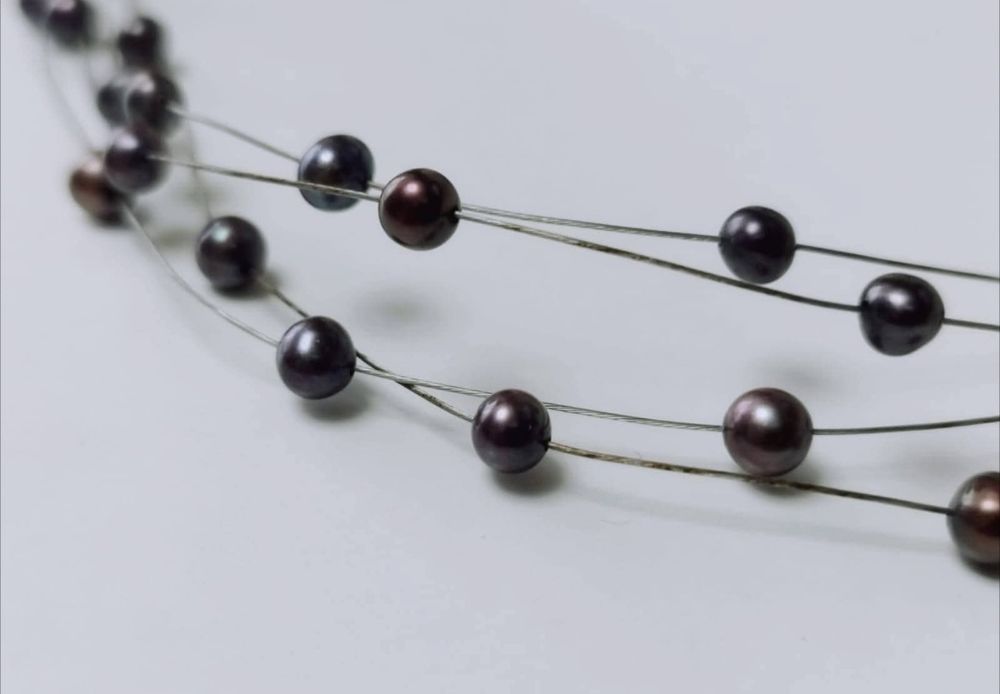 Colier vechi din argint de 925, cu perle negre pe patru siraguri,copii