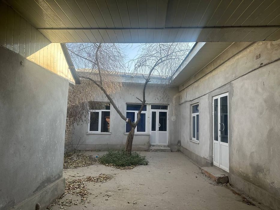 Ховли сотилади 3 хонали