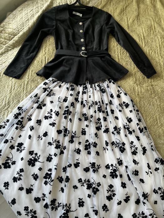 Продаю платья красивые