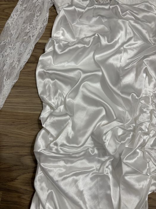Бяла рокля сатен и дантела