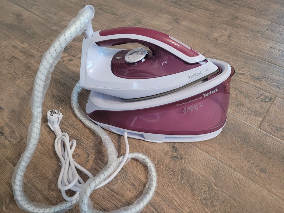 Statie de calcat cu aburi Tefal NOU