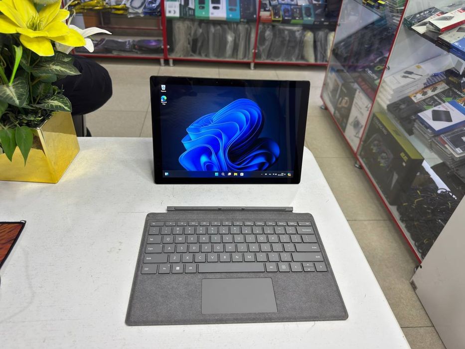 SURFACE core i7-1165G7 DDR4 16/256 SSD holati ideal