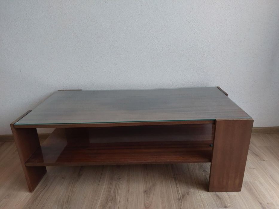 Продавам холна маса