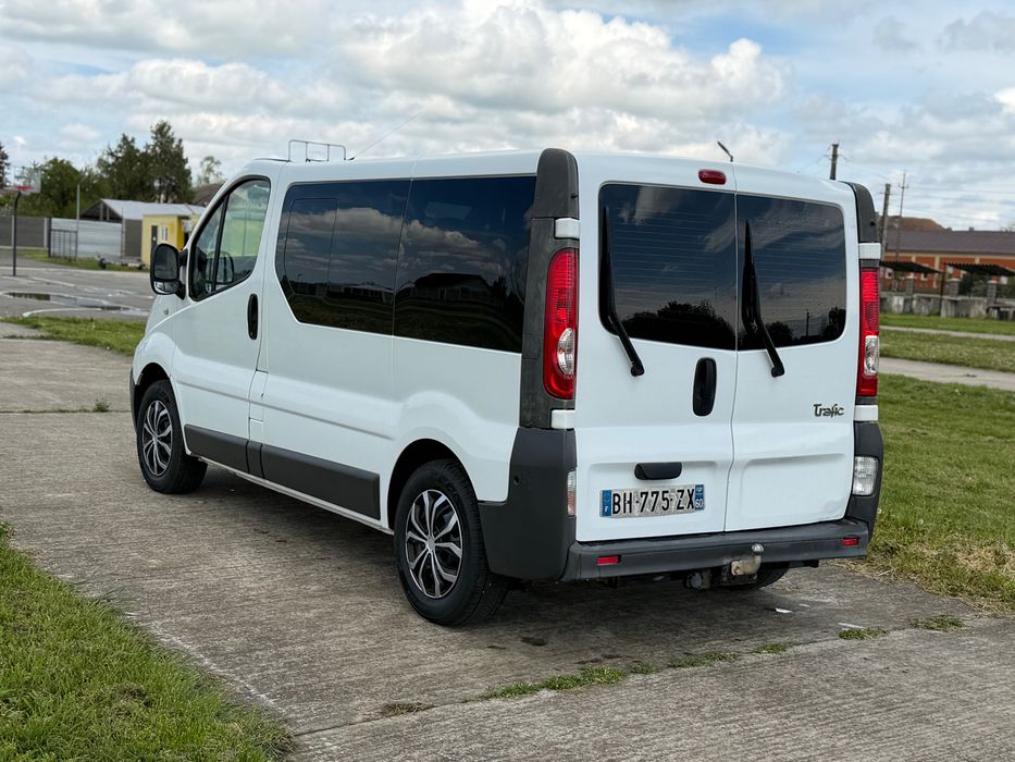 Renault trafic 2.0Dci 115cp 9 locuri