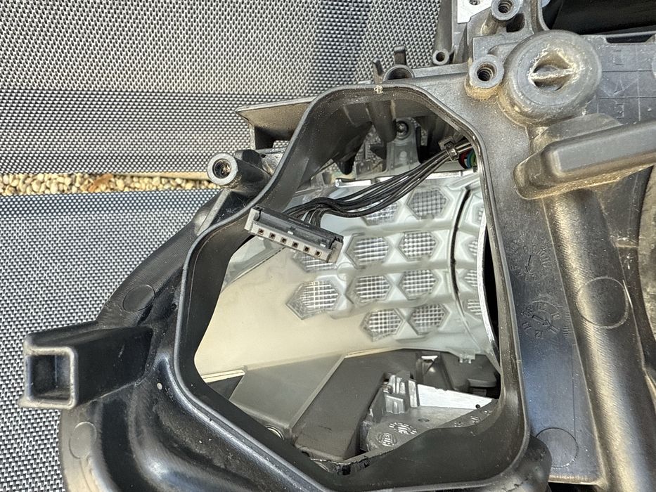 Far BMW Seria 5/F10 Bi-Xenon Adaptiv  ca nou!  Germania !