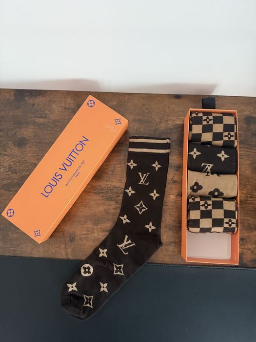 Set 5 perechi sosete lungi LV louis vuitton cadoul perfect
