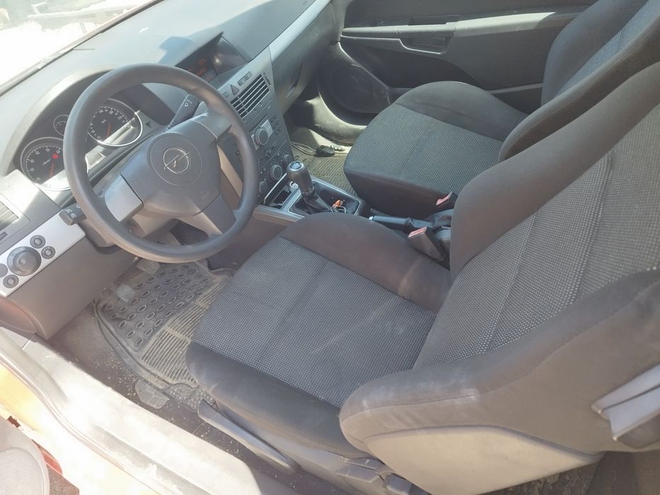 Bara fata far capota Opel Astra H GTC 1.4 dezmembrez dezmembrari piese