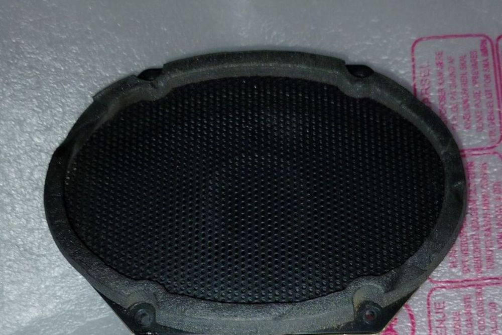 Части за форд фокус мк1 - капак ангренаж, кора за врата, стъкло