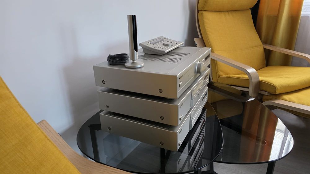 Linie HI-FI Technics E10 , Amplificator , CD player , Tape , Telecomanda . Seria E .