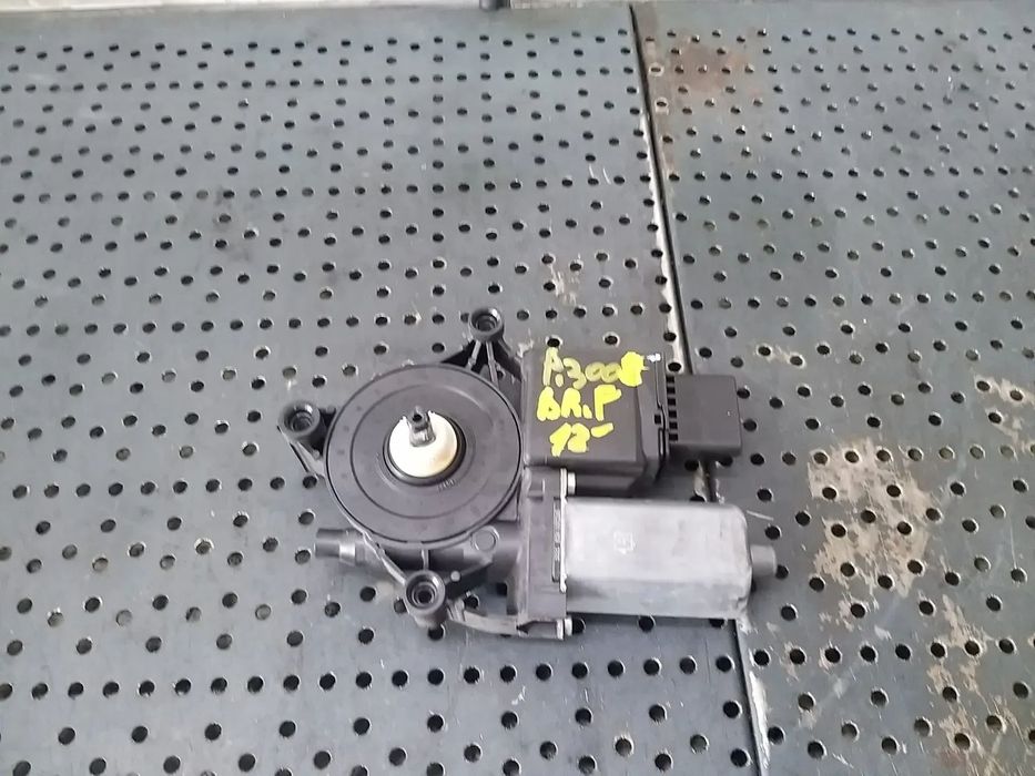 Motoras macara dreapta fata peugeot 3008 2 9811791280 0130824068 1137328865