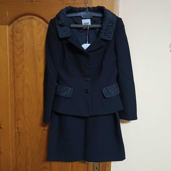 Четири маркови дамски официални костюма Armani, Benetton, Moschino, Elizabeth