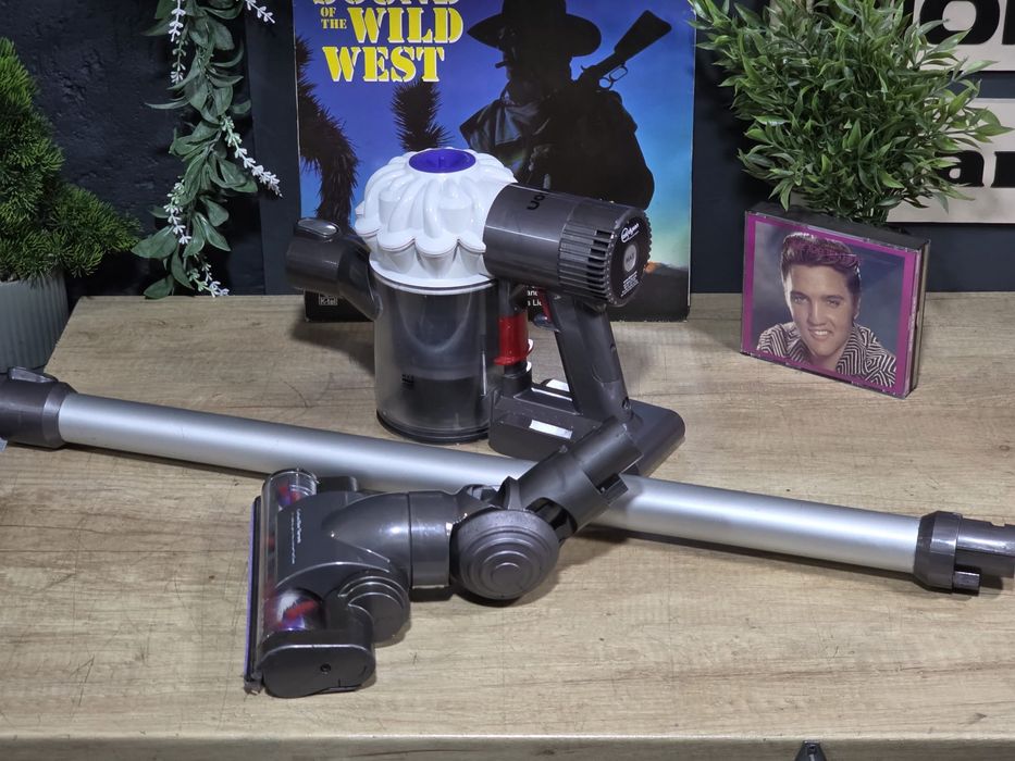 Aspirator vertical fără fir tip Dyson, baterie 21.6V, complet cu accesorii