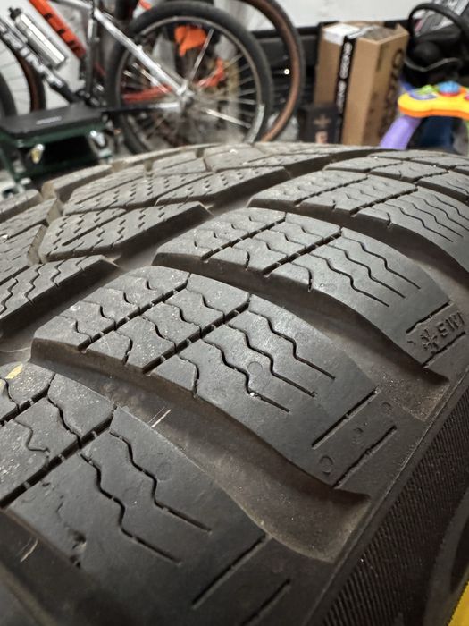 Pirelli Winter Sottozero 3 - 225/60/18 - RunFlat - DOT 3125 - Зимна гума - 1бр.