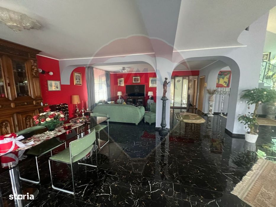 Casă / Vilă 7 camere Garoafa