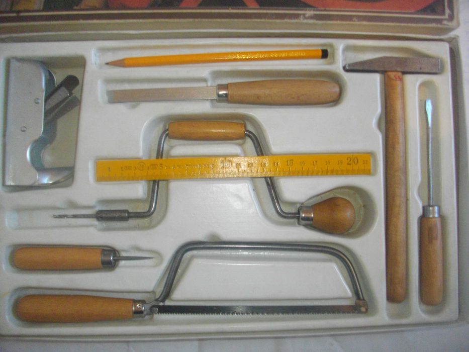 Нов к-т ръчни инструменти Ел. Такер AEG Фреза BOSCH Лепачка Пластмаса