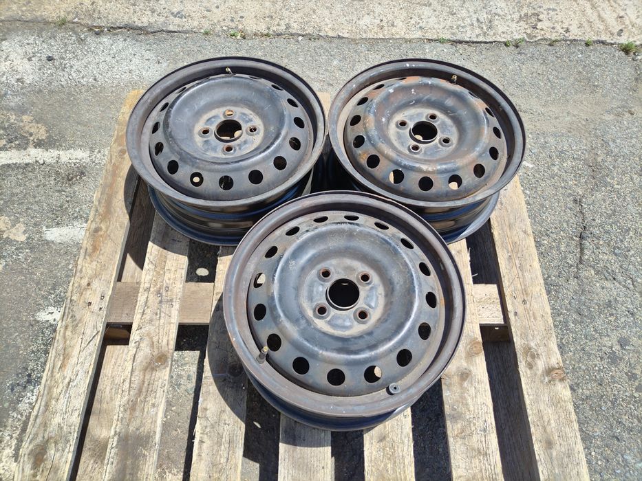 15 цола 4 х 100 мм Хюндай И20 - 5,5 инча / ЕТ 51