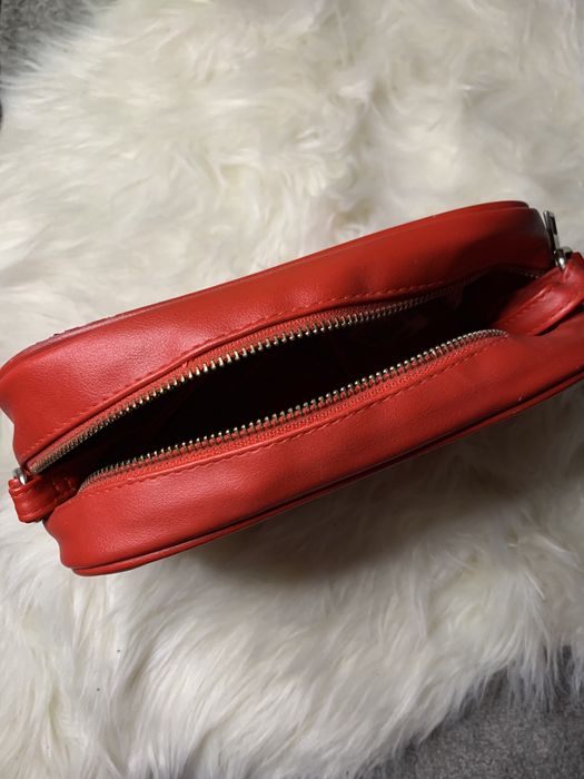 Червена чантичка