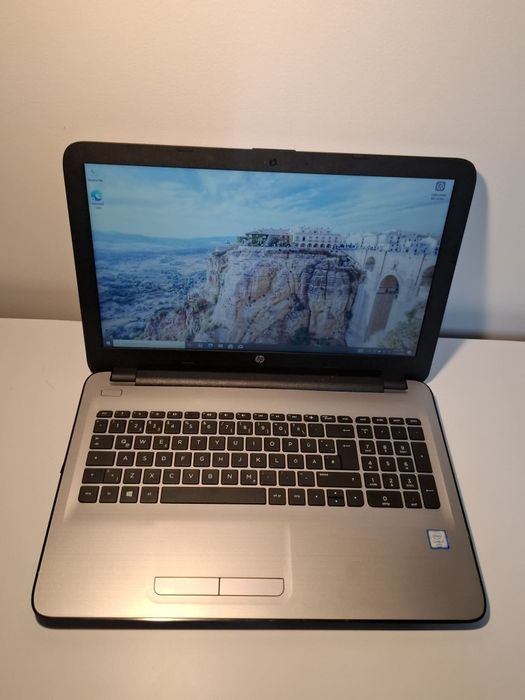 Laptop cu i7, ssd 256g, 8 g ram ddr4