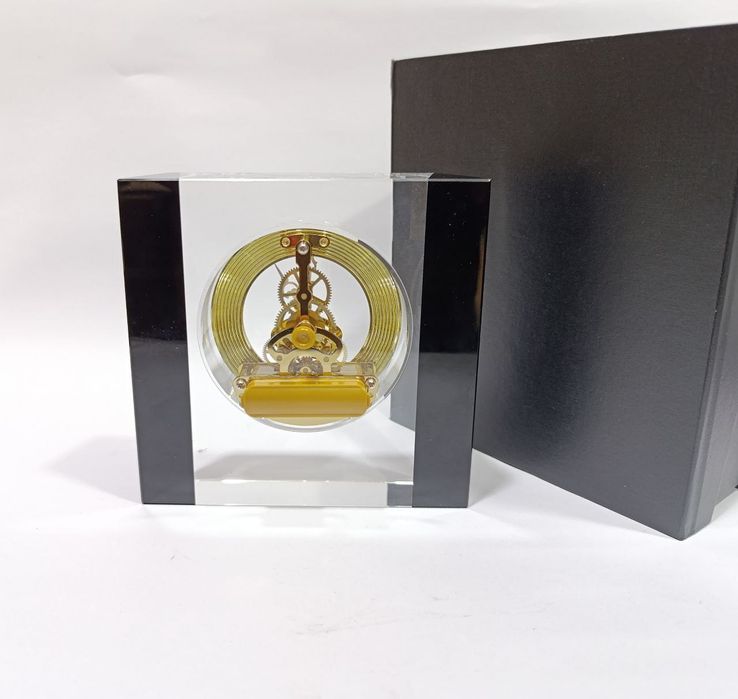 Статуэтка стеклянная