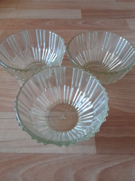 Конфетница стеклянная.