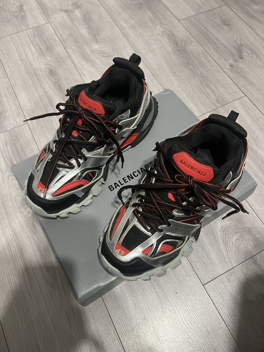 Balenciaga track