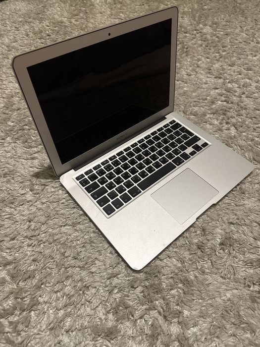 Продам макбук 2012 года