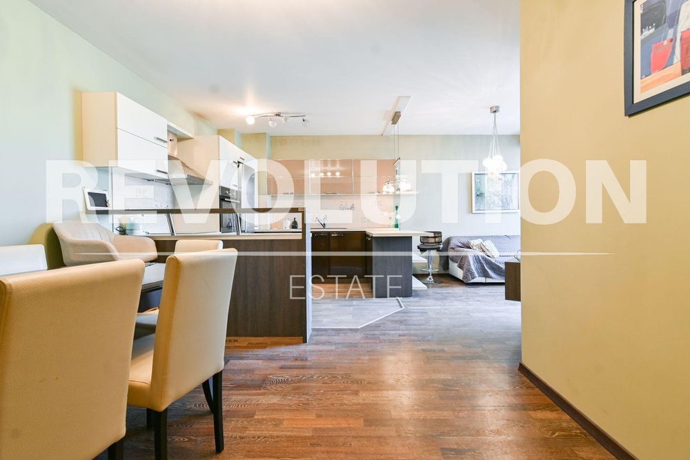 Продава се Тристаен апартамент в София, Хаджи Димитър - 95 кв.м за 1933 €/кв.м - Снимка #8