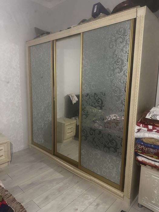 Продам купе-шкаф с зеркалом